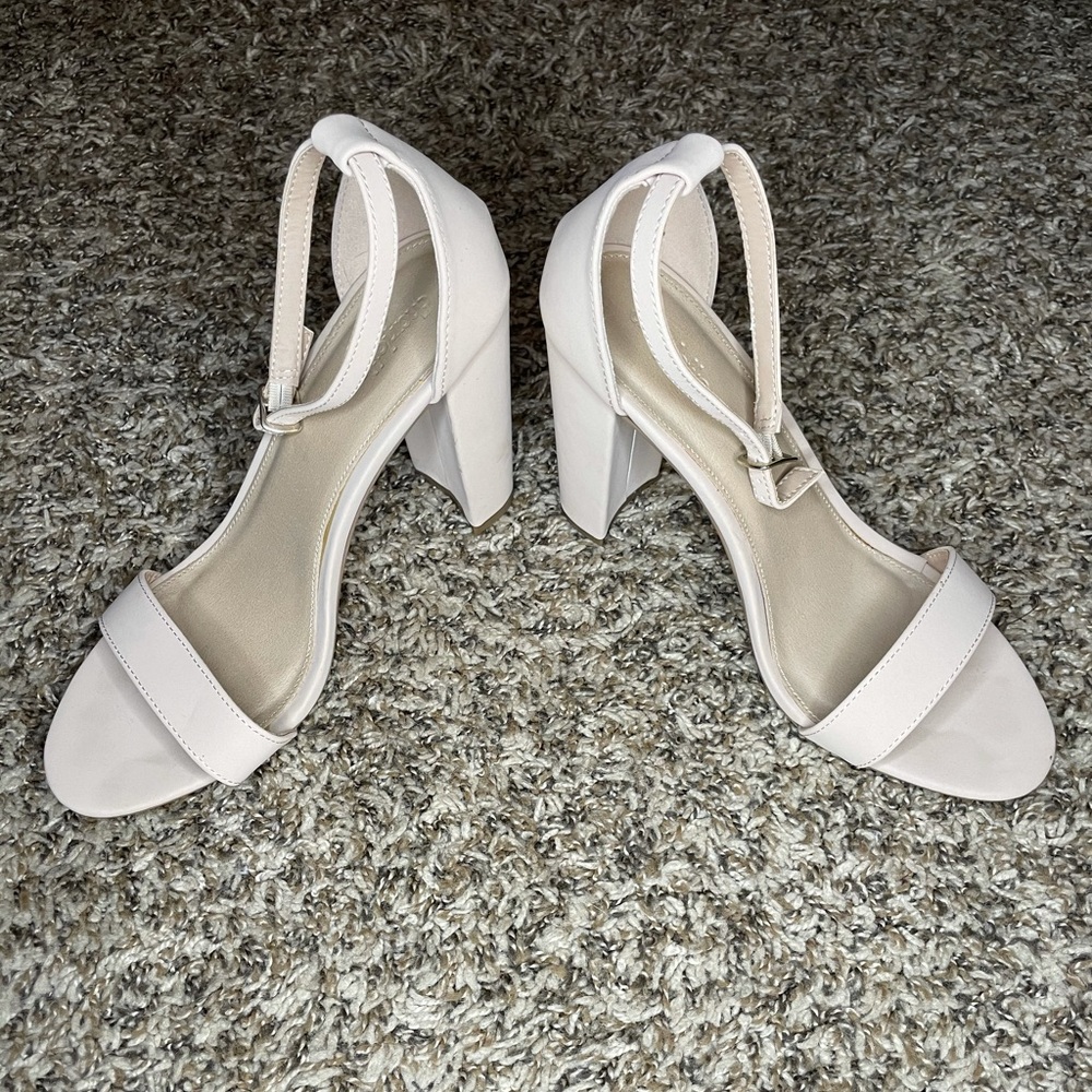 Nude wedges